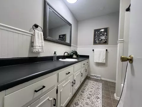 Bath - 2536 S Mccann Ave, Springfield, MO 65804 photo 2 of 2