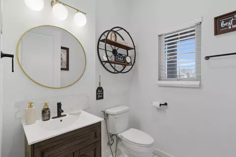 Bath - 703 S Hickory Dr, Springfield, MO 65809 photo 1 of 7