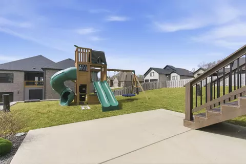 Exterior - 703 S Hickory Dr, Springfield, MO 65809 photo 12 of 14