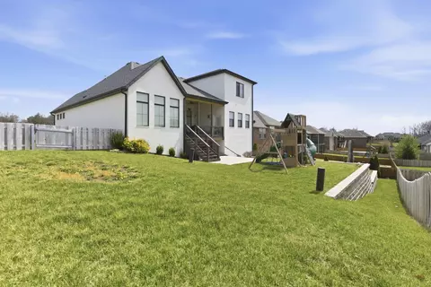 Exterior - 703 S Hickory Dr, Springfield, MO 65809 photo 10 of 14