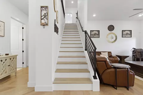 Entry Way - 703 S Hickory Dr, Springfield, MO 65809 photo 3 of 7