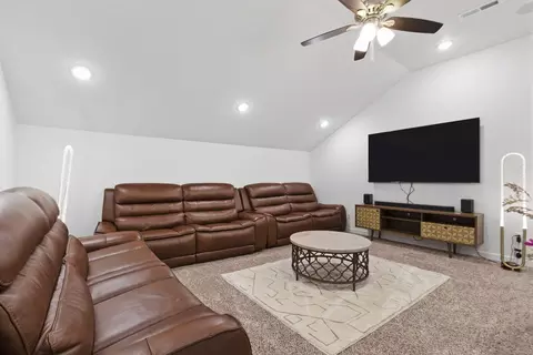 Entry Way - 703 S Hickory Dr, Springfield, MO 65809 photo 5 of 7