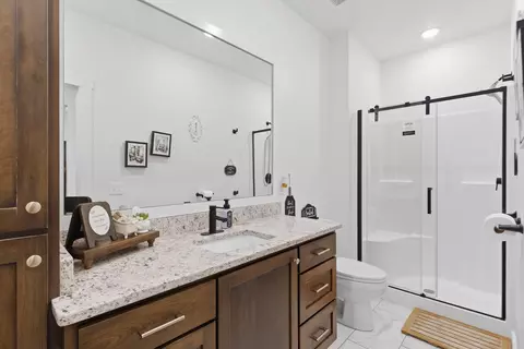 Bath - 703 S Hickory Dr, Springfield, MO 65809 photo 5 of 7