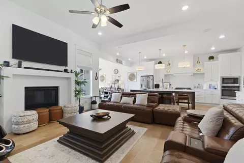 Living - 703 S Hickory Dr, Springfield, MO 65809 photo 2 of 7