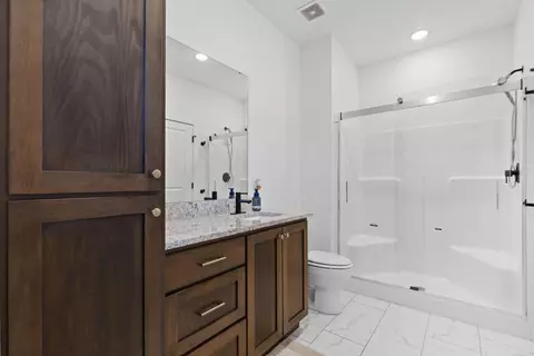 Bath - 703 S Hickory Dr, Springfield, MO 65809 photo 6 of 7