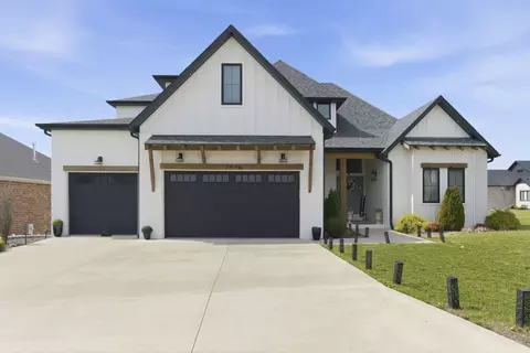 Exterior - 703 S Hickory Dr, Springfield, MO 65809 photo 3 of 14