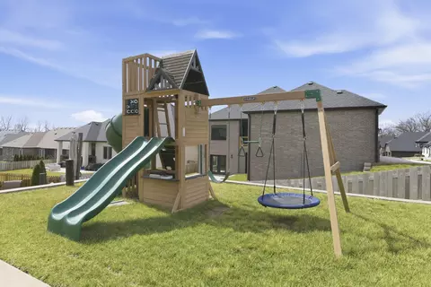Exterior - 703 S Hickory Dr, Springfield, MO 65809 photo 14 of 14