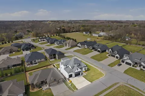 View/Area - 703 S Hickory Dr, Springfield, MO 65809 photo 3 of 4
