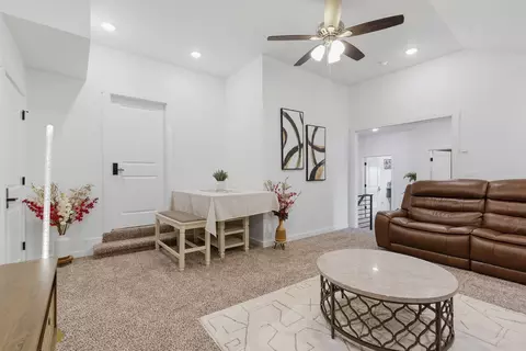 Entry Way - 703 S Hickory Dr, Springfield, MO 65809 photo 6 of 7
