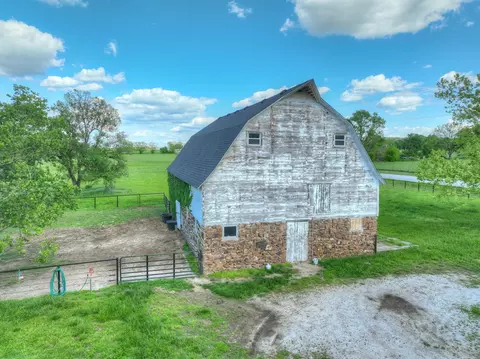 000 Fir Rd, Carthage, MO 64836