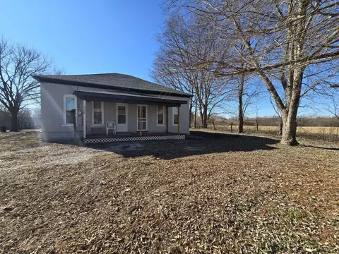 506 W 4th St, Calhoun, MO 65323