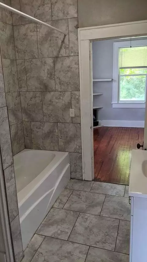 Bath - 1337 S Kimbrough Ave, Springfield, MO 65807 photo 1 of 2