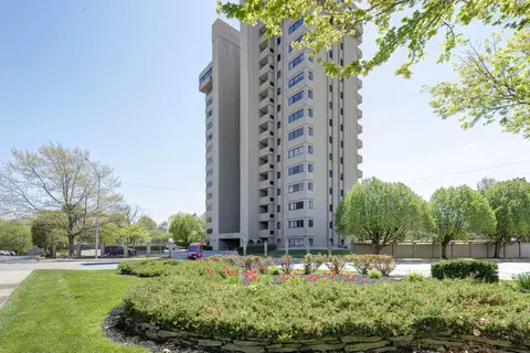 350 S John Q Hammons Pkwy #8-B, Springfield, MO 65806