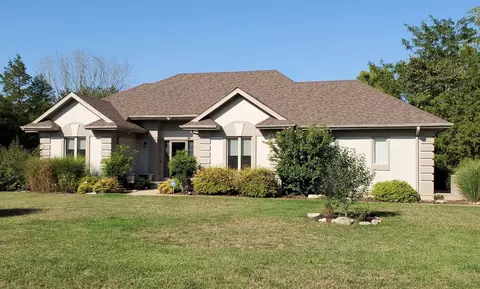 1105 Ledgestone Ln, Branson West, MO 65737