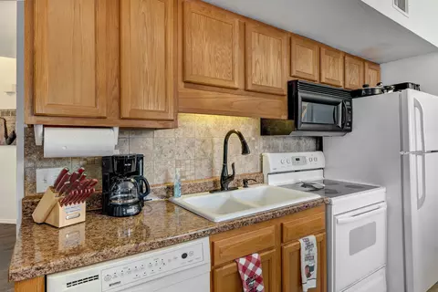 Kitchen - 490 Abby Ln #5, Branson, MO 65616 photo 2 of 2