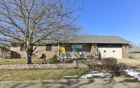 448 N Rechow Ave, Bolivar, MO 65613