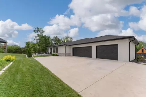 Exterior - 3705 E Cypress St, Springfield, MO 65802 photo 10 of 27
