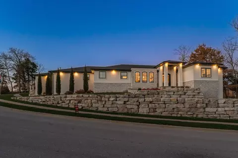 3705 E Cypress St, Springfield, MO 65802