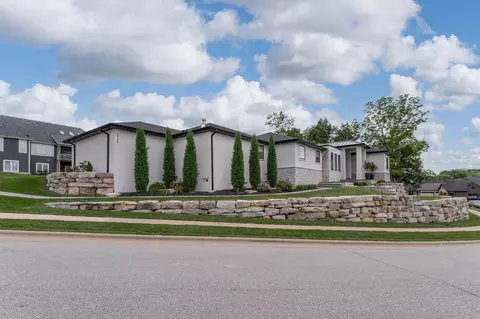 Exterior - 3705 E Cypress St, Springfield, MO 65802 photo 5 of 27