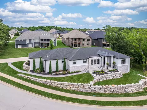 View/Area - 3705 E Cypress St, Springfield, MO 65802 photo 1 of 17