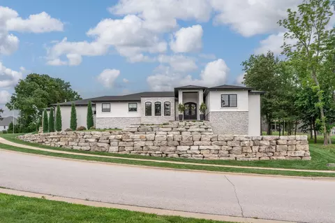 Exterior - 3705 E Cypress St, Springfield, MO 65802 photo 14 of 27