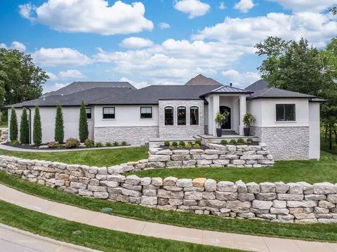 Exterior - 3705 E Cypress St, Springfield, MO 65802 photo 15 of 27