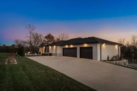Exterior - 3705 E Cypress St, Springfield, MO 65802 photo 3 of 27