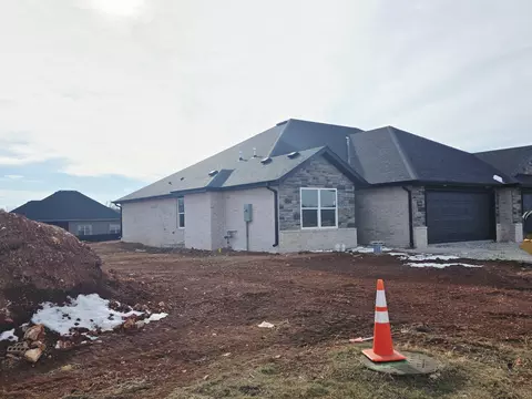 840 E Crystal Ave, Nixa, MO 65714