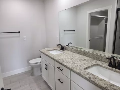 Bath - 840 E Crystal Ave, Nixa, MO 65714 photo 3 of 5