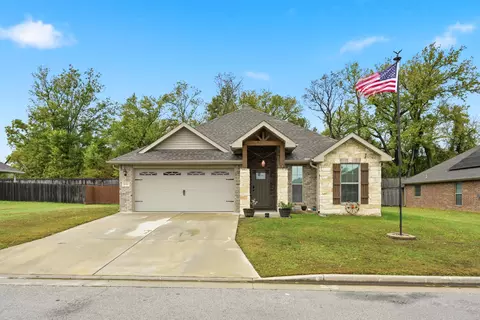 1104 Lakeview Dr, Webb City, MO 64870