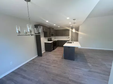4377 W Skyler Dr, Springfield, MO 65802 photo 2