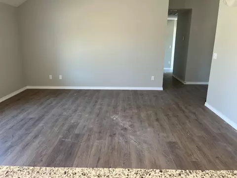 4377 W Skyler Dr, Springfield, MO 65802 photo 4