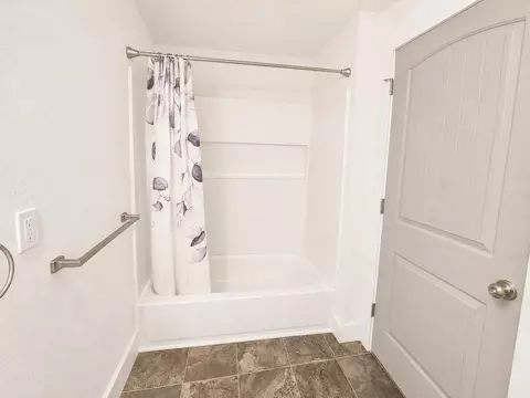 Bath - 1127 E Pacific St, Springfield, MO 65803 photo 4 of 4