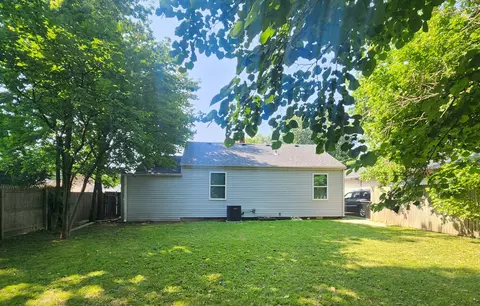 Exterior - 1127 E Pacific St, Springfield, MO 65803 photo 3 of 4