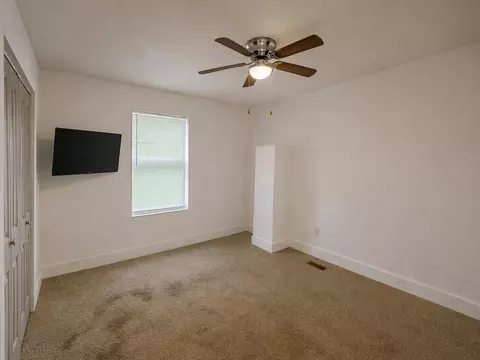 Bedroom - 1127 E Pacific St, Springfield, MO 65803 photo 2 of 4
