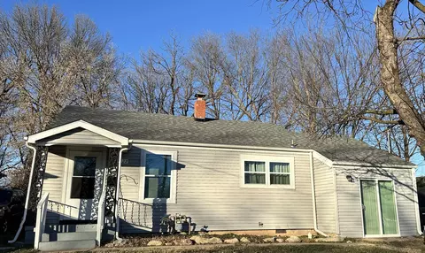 1127 E Pacific St, Springfield, MO 65803