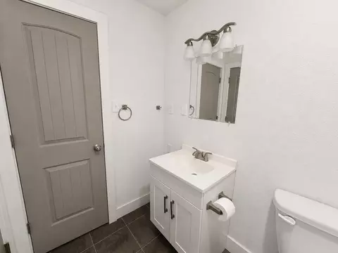Bath - 1127 E Pacific St, Springfield, MO 65803 photo 1 of 4
