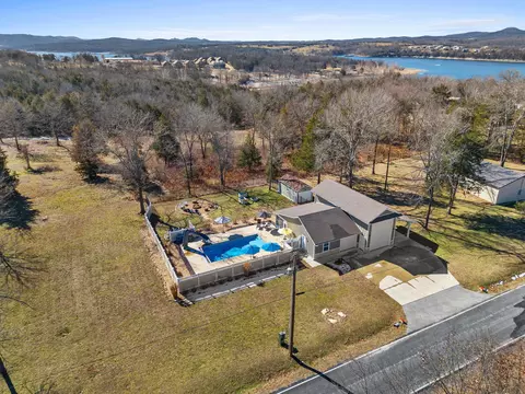 435 Schodack Rd, Lampe, MO 65681