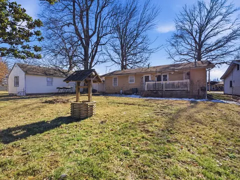 Exterior - 2019 W Webster St, Springfield, MO 65802 photo 4 of 5
