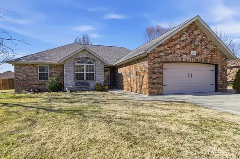 605 Glen Oaks Cir, Nixa, MO 65714