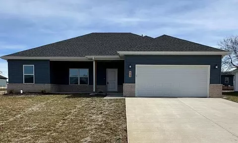 1753 Cash Dr, Mount Vernon, MO 65712