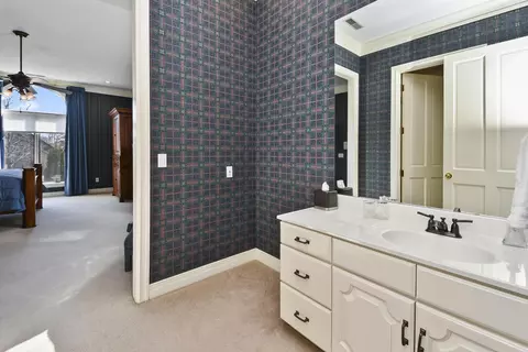 Bath - 3935 Eaglescliffe Dr, Springfield, MO 65809 photo 7 of 12