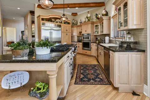 Kitchen - 3935 Eaglescliffe Dr, Springfield, MO 65809 photo 5 of 8