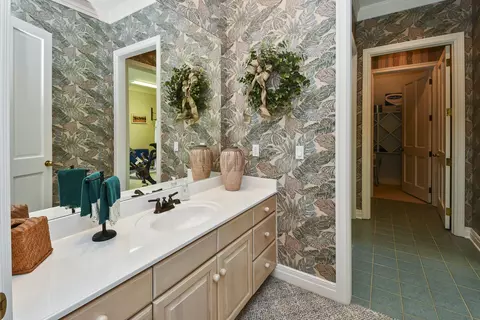 Bath - 3935 Eaglescliffe Dr, Springfield, MO 65809 photo 12 of 12