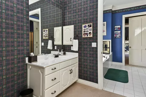 Bath - 3935 Eaglescliffe Dr, Springfield, MO 65809 photo 8 of 12