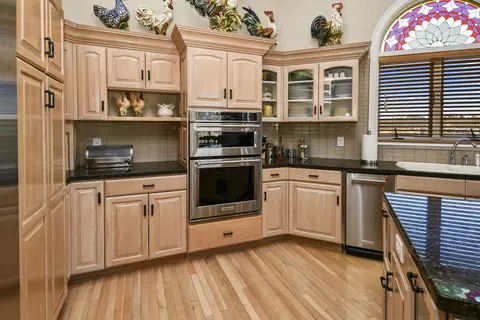 Kitchen - 3935 Eaglescliffe Dr, Springfield, MO 65809 photo 3 of 8