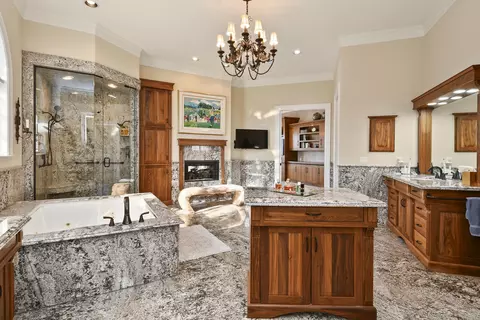 Bath - 3935 Eaglescliffe Dr, Springfield, MO 65809 photo 4 of 12