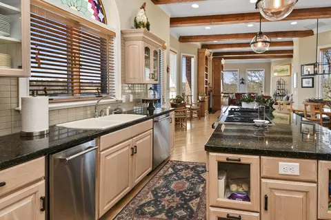 Kitchen - 3935 Eaglescliffe Dr, Springfield, MO 65809 photo 4 of 8