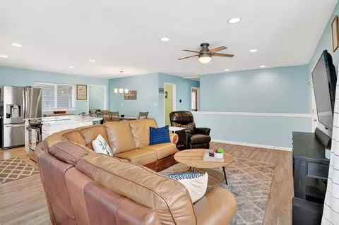 Living - 26103 Silver Rd, Hermitage, MO 65668 photo 5 of 6
