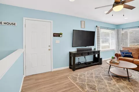 Entry Way - 26103 Silver Rd, Hermitage, MO 65668 photo 1 of 3